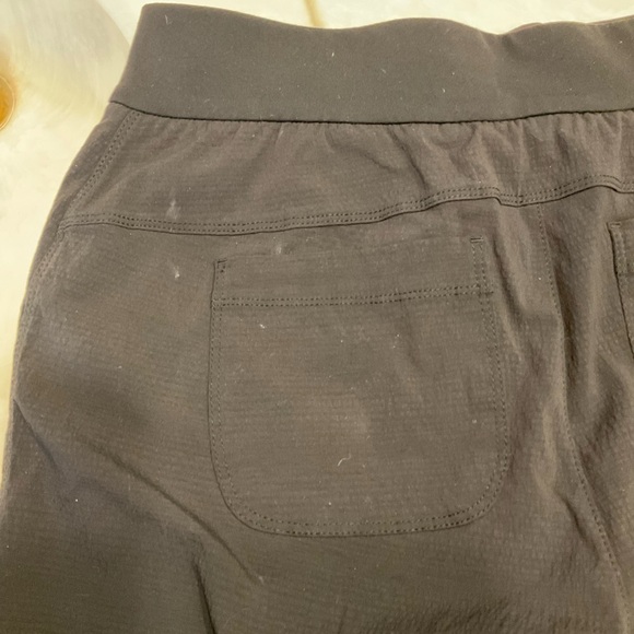 Athleta Trekkie Bermuda 2.0 Shorts Black Ripstop Stretch Athletic Hiking, Sz 2 - Picture 12 of 14